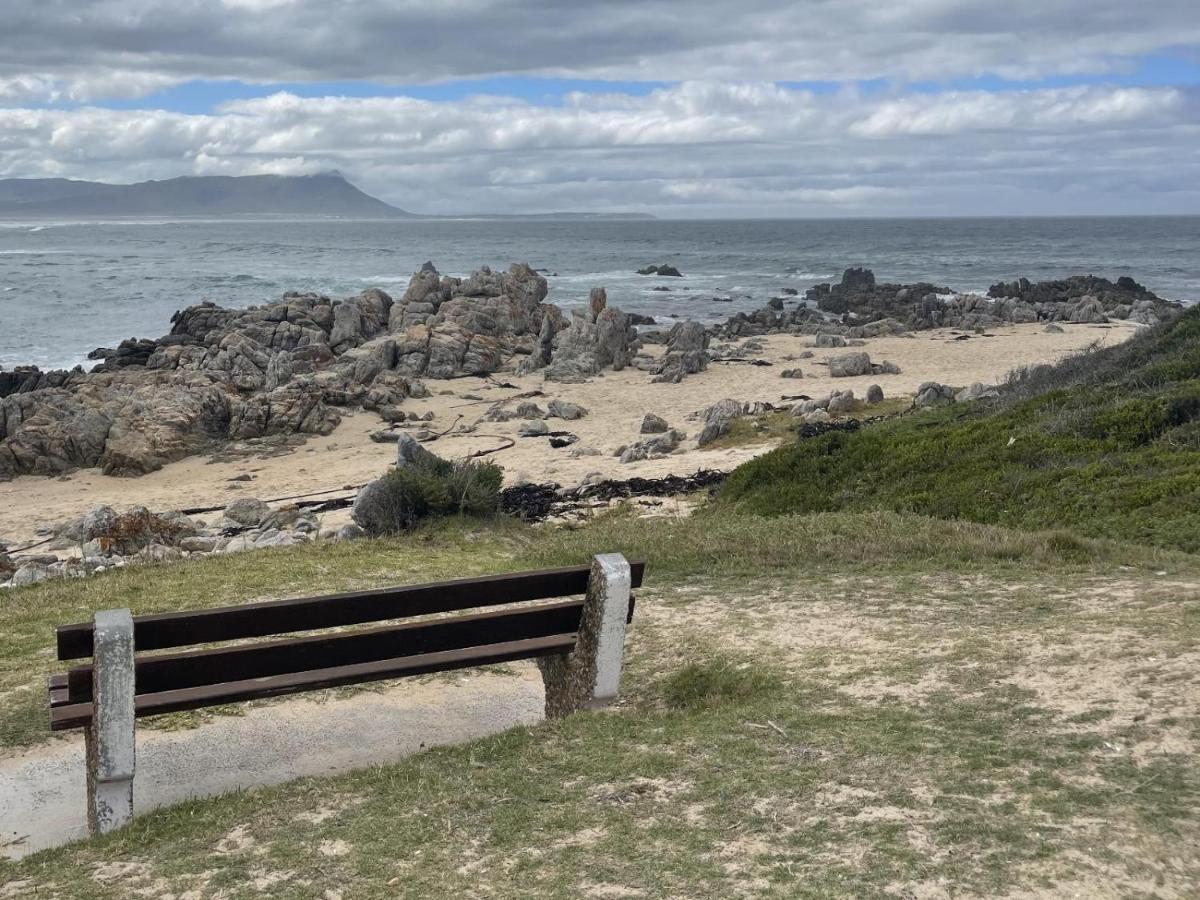 Hotel Footprints In Kleinmond Exterior foto